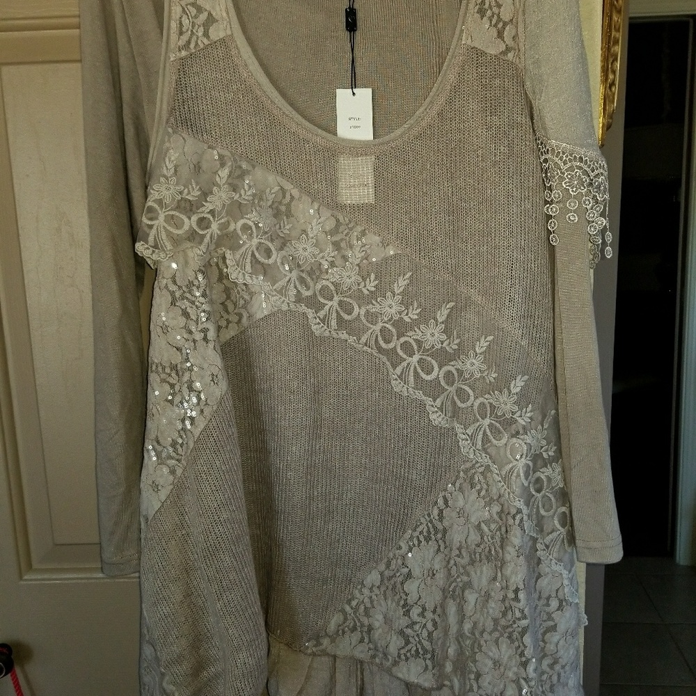 Ladies pink tone tunic with separate vest and scra